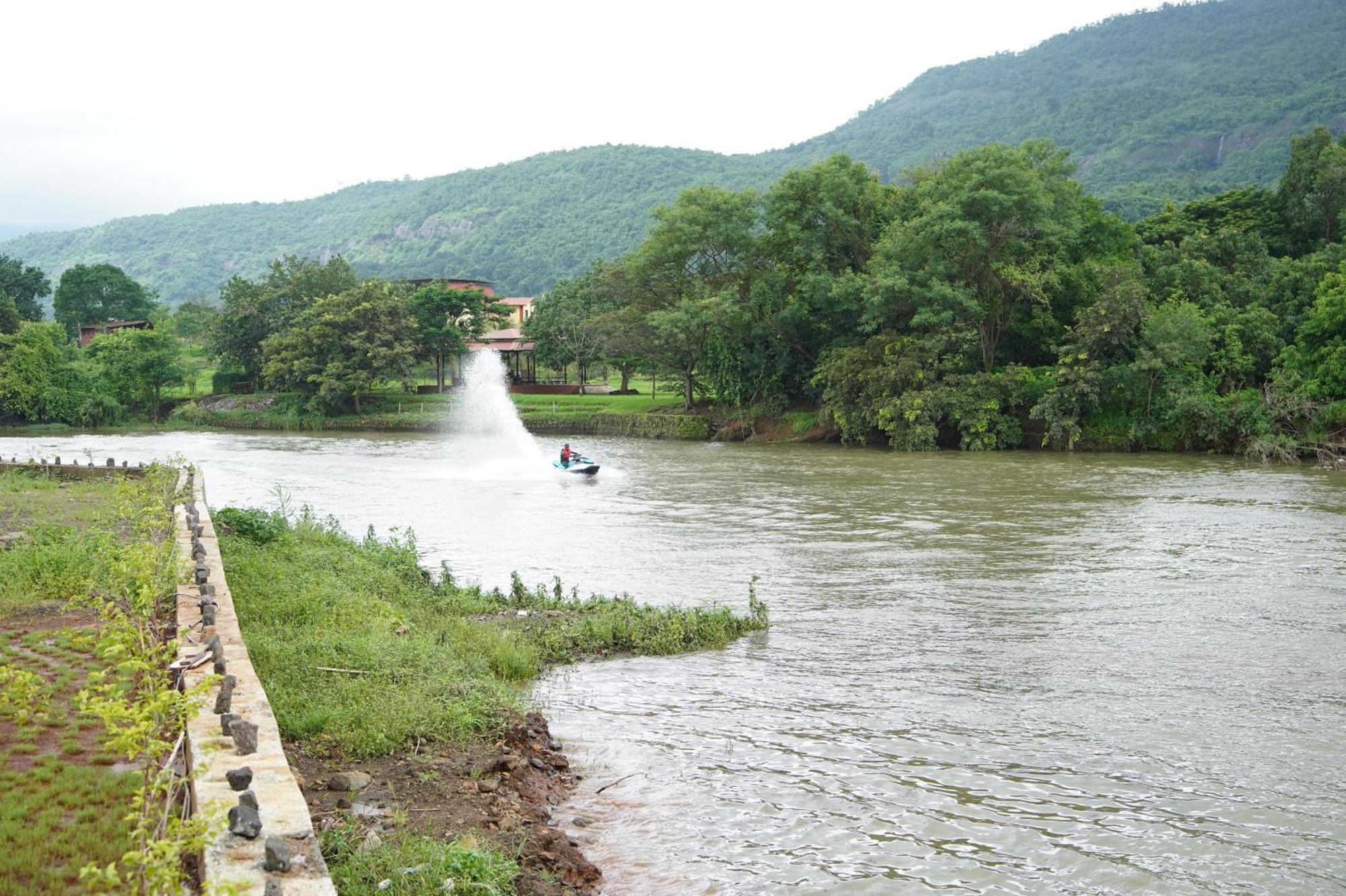 The Boat Club,Karjat Otel Dış mekan fotoğraf
